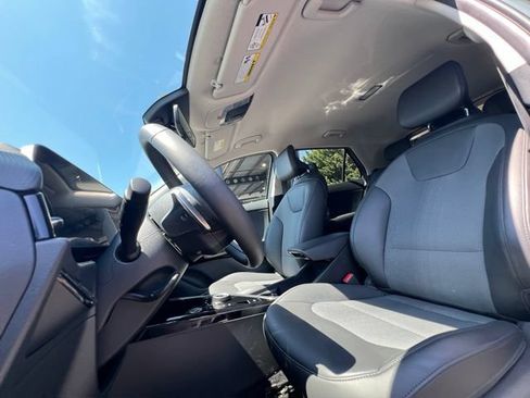 Used 2024 Kia Niro Wind w/ Wind Preserve Package FWD image 18