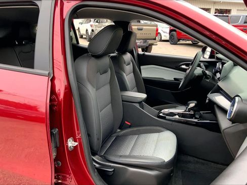 Used 2025 Chevrolet Trax LT image 8