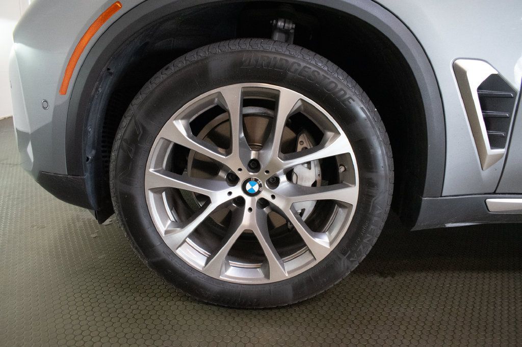 Used 2024 BMW X5 xDrive40i w/ Premium Package AWD/4WD image 9