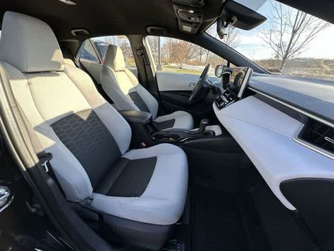 Used 2025 Toyota Corolla SE image 18