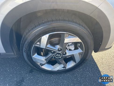Used 2025 Hyundai Venue SEL image 9