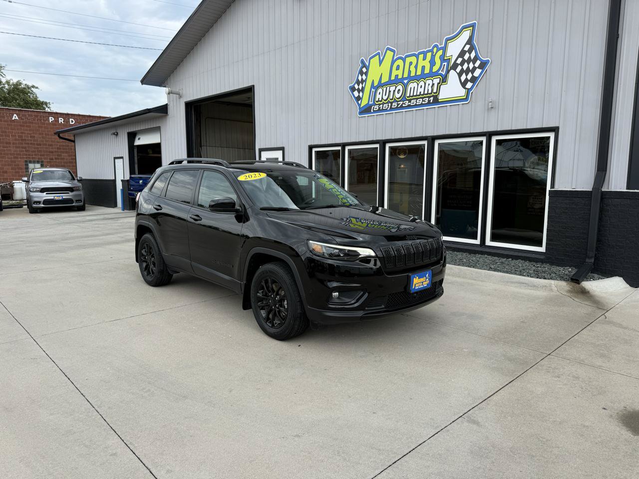 Used 2023 Jeep Cherokee Altitude Lux AWD/4WD image 1
