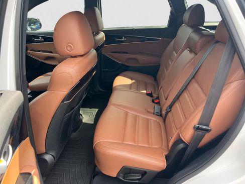Used 2019 Kia Sorento SX image 11