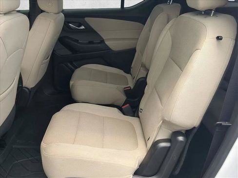 Certified 2023 Chevrolet Traverse LT FWD image 17