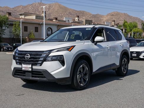 Used 2024 Nissan Rogue SV AWD/4WD image 8