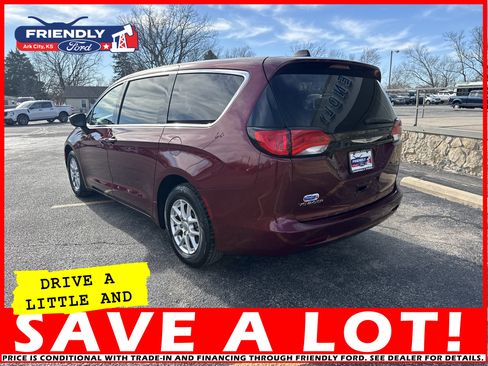 Used 2023 Chrysler Voyager LX image 4