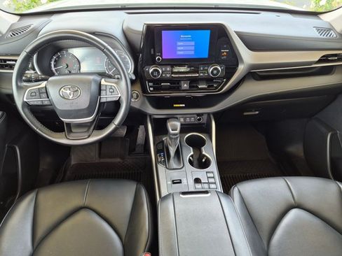 Used 2023 Toyota Highlander XLE FWD image 17