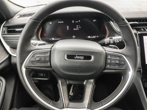 New 2025 Jeep Grand Cherokee Limited image 25