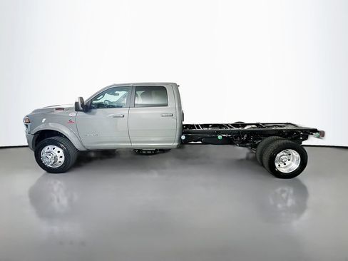 New 2026 RAM 5500 4x4 Crew Cab w/ Laramie Trim Package image 4