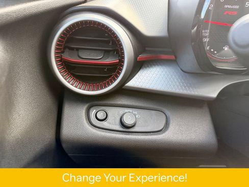 Used 2025 Chevrolet Trax RS w/ Sunroof Package FWD image 26