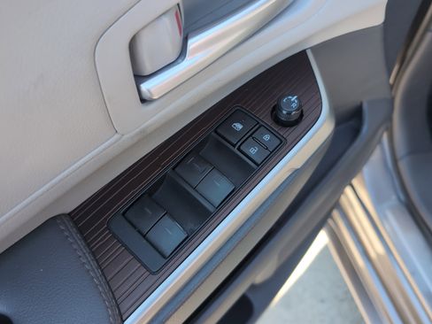 Certified 2024 Toyota Sienna XLE image 15