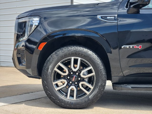 Used 2024 GMC Yukon AT4 w/ Technology Package AWD/4WD image 8