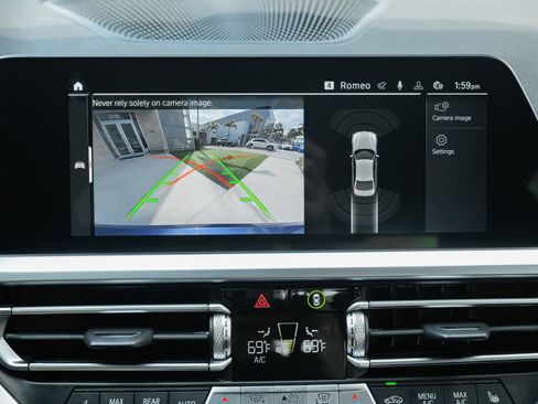 Used 2022 BMW 330i Sedan w/ Premium Package image 15