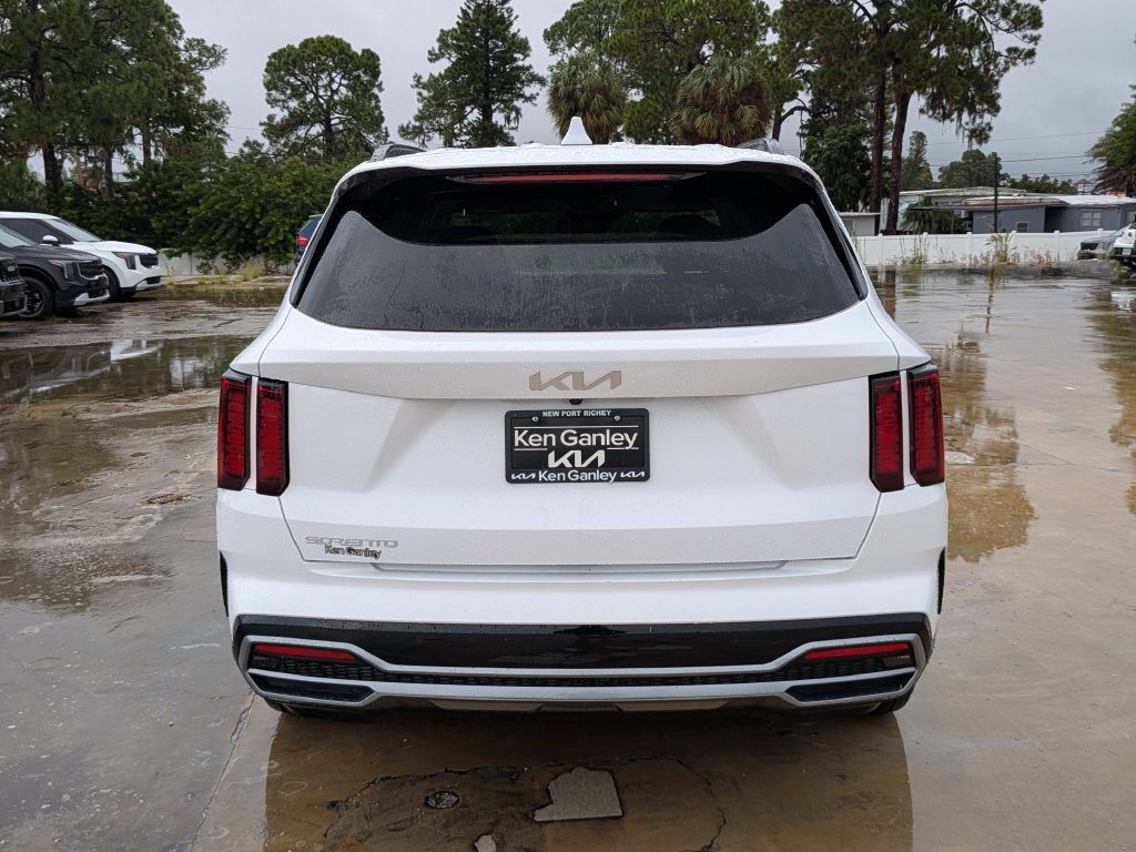 Certified 2023 Kia Sorento EX FWD image 8