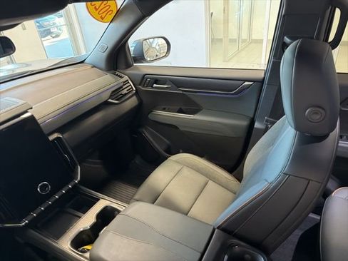 Used 2025 GMC Acadia AT4 w/ LPO, Floor Liner Package AWD/4WD image 38