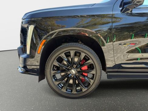 Used 2026 Cadillac Escalade V w/ LPO, ONYX Package image 12