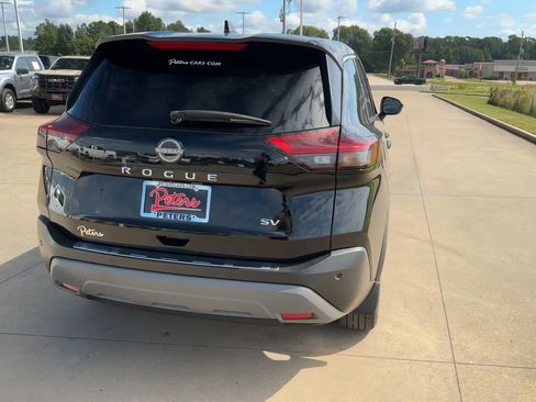 Used 2023 Nissan Rogue SV image 8