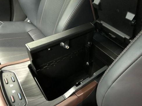 Used 2021 Toyota Venza Limited w/ Advanced Technology Package image 28