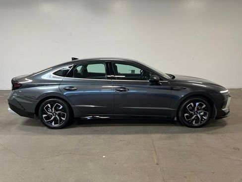 Used 2025 Hyundai Sonata SEL AWD/4WD image 2