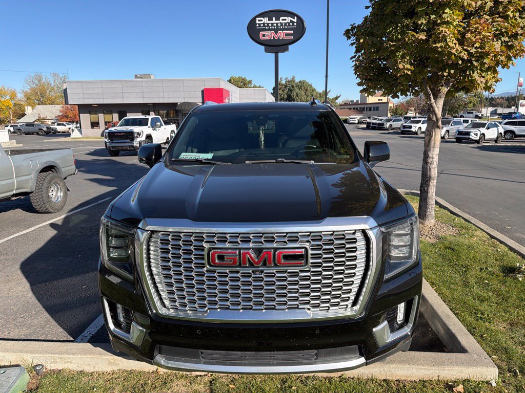 Used 2021 GMC Yukon Denali w/ Denali Ultimate Package AWD/4WD image 2