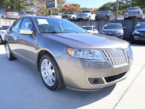 Used 2011 Lincoln MKZ image 9
