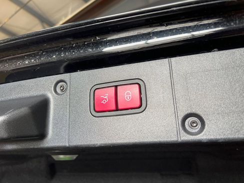 Used 2011 Mercedes-Benz S 63 AMG image 35