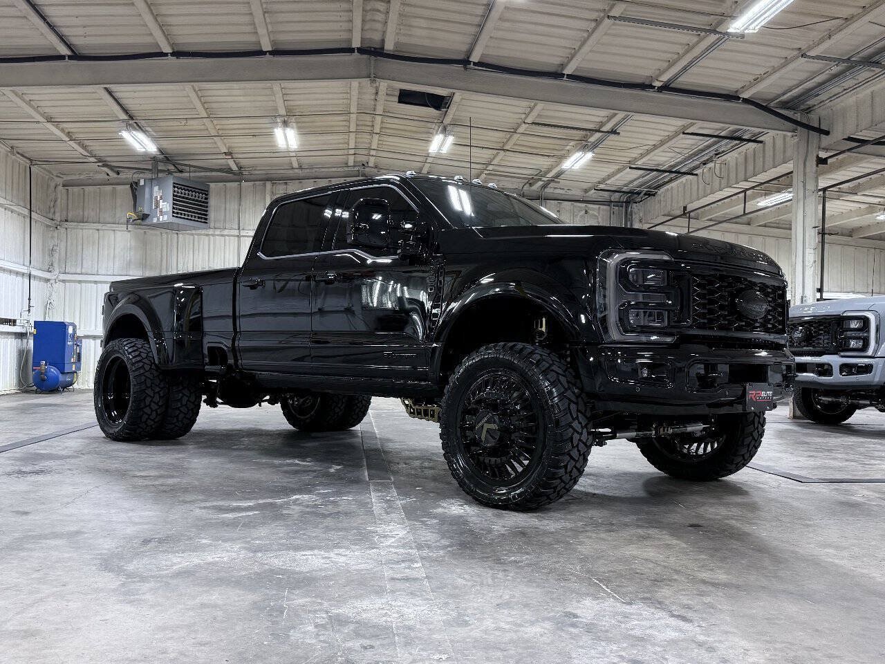 Used 2026 Ford F450 Platinum w/ FX4 Off-Road Package AWD/4WD image 3