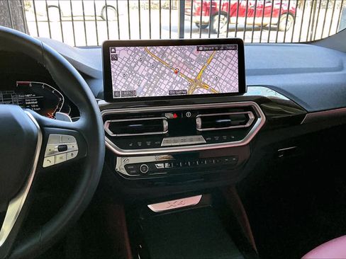 Used 2025 BMW X4 xDrive30i image 7