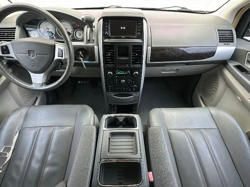 Used 2010 Dodge Grand Caravan SXT image 18