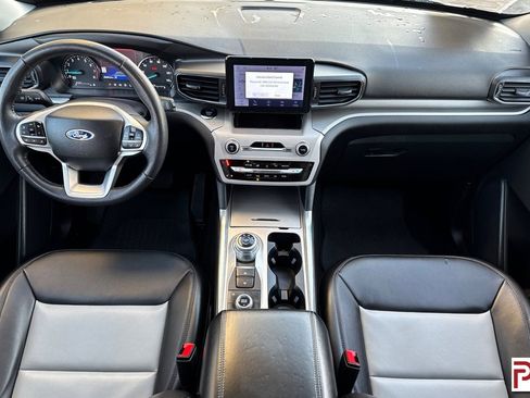 Used 2024 Ford Explorer XLT w/ Equipment Group 202A image 16