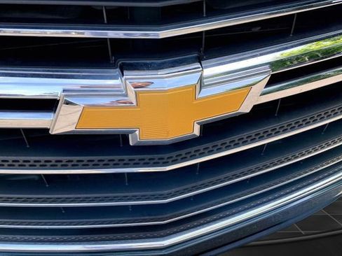 Used 2021 Chevrolet Traverse LT w/ LPO, Cargo Package FWD image 5