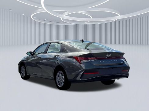 New 2026 Hyundai Elantra Hybrid FWD image 5