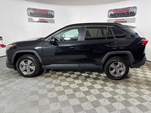 Used 2022 Toyota RAV4 XLE FWD image 6