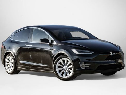 Used 2018 Tesla Model X 75D image 4