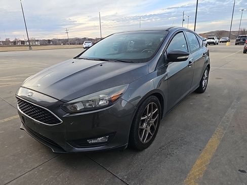 Used 2015 Ford Focus SE w/ Equipment Group 201A image 2