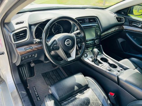 Used 2020 Nissan Maxima 3.5 SV w/ Floor Mat Group FWD image 11