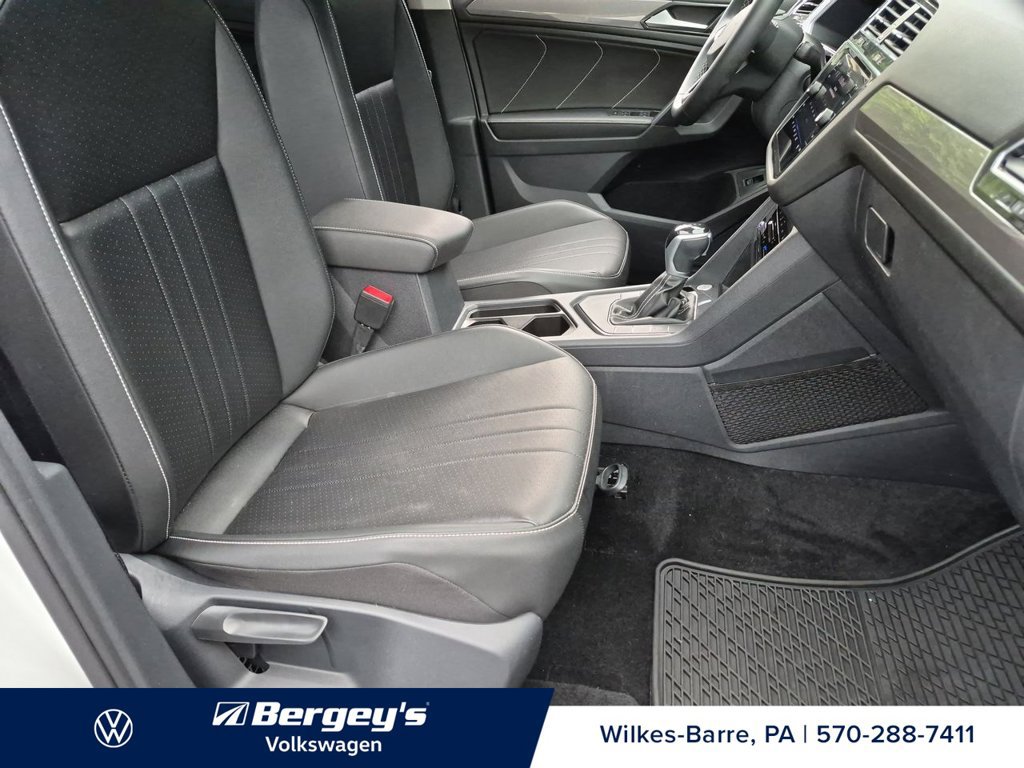 Certified 2023 Volkswagen Tiguan SE w/ Panoramic Sunroof Package FWD image 29