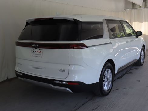 Used 2024 Kia Carnival LX FWD image 5