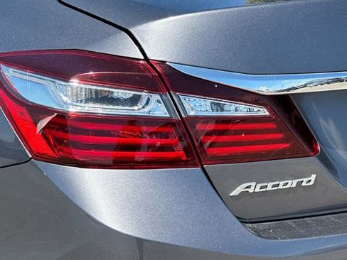 Used 2017 Honda Accord EX-L image 31