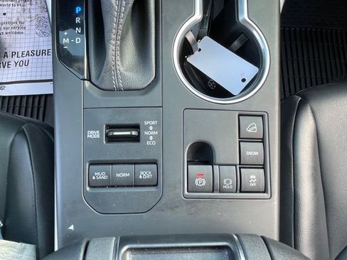 Used 2023 Toyota Highlander XLE AWD/4WD image 15