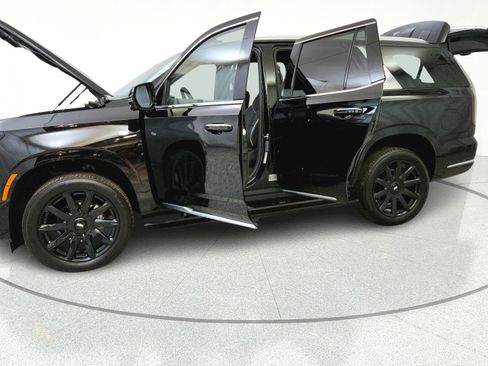 Used 2026 Cadillac Escalade Luxury w/ LPO, Floor Liner Package AWD/4WD image 11