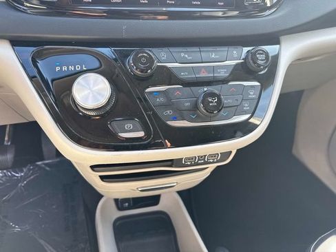 Used 2023 Chrysler Pacifica Touring-L FWD image 20