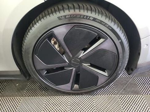 Used 2024 Lucid Air Touring image 4