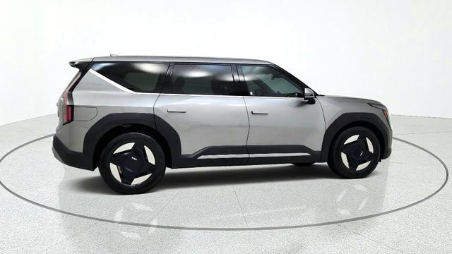 Used 2024 Kia EV9 Light Long Range RWD image 10