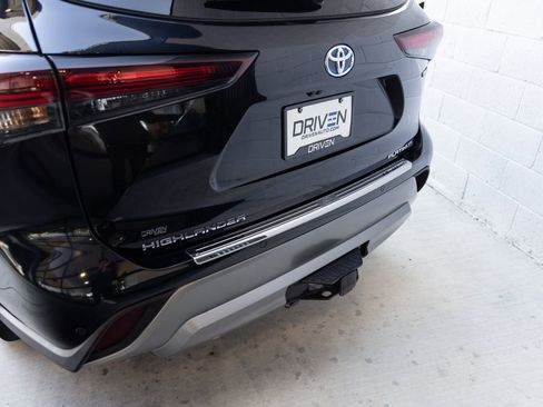 Used 2024 Toyota Highlander Platinum AWD/4WD image 5