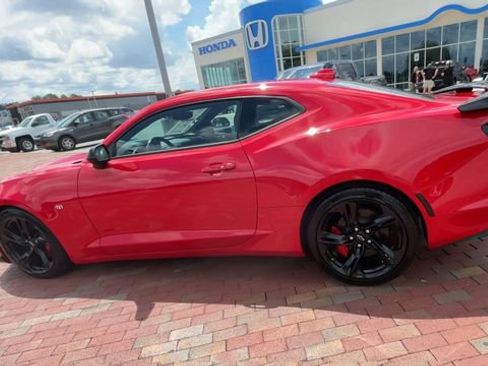 Used 2020 Chevrolet Camaro SS RWD image 7