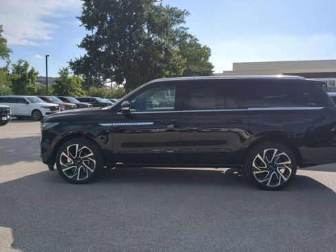 New 2026 Lincoln Navigator L Reserve AWD/4WD image 6