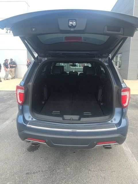 Used 2018 Ford Explorer XLT w/ Equipment Group 202A AWD/4WD image 38