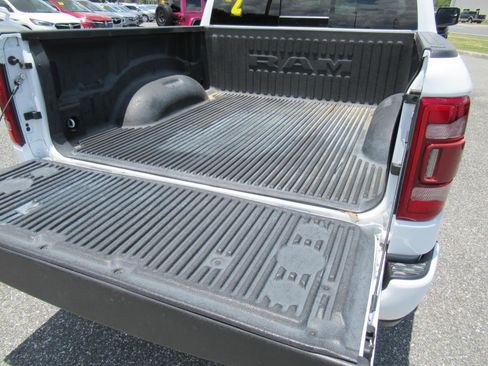 Used 2022 RAM 1500 Laramie AWD/4WD image 11
