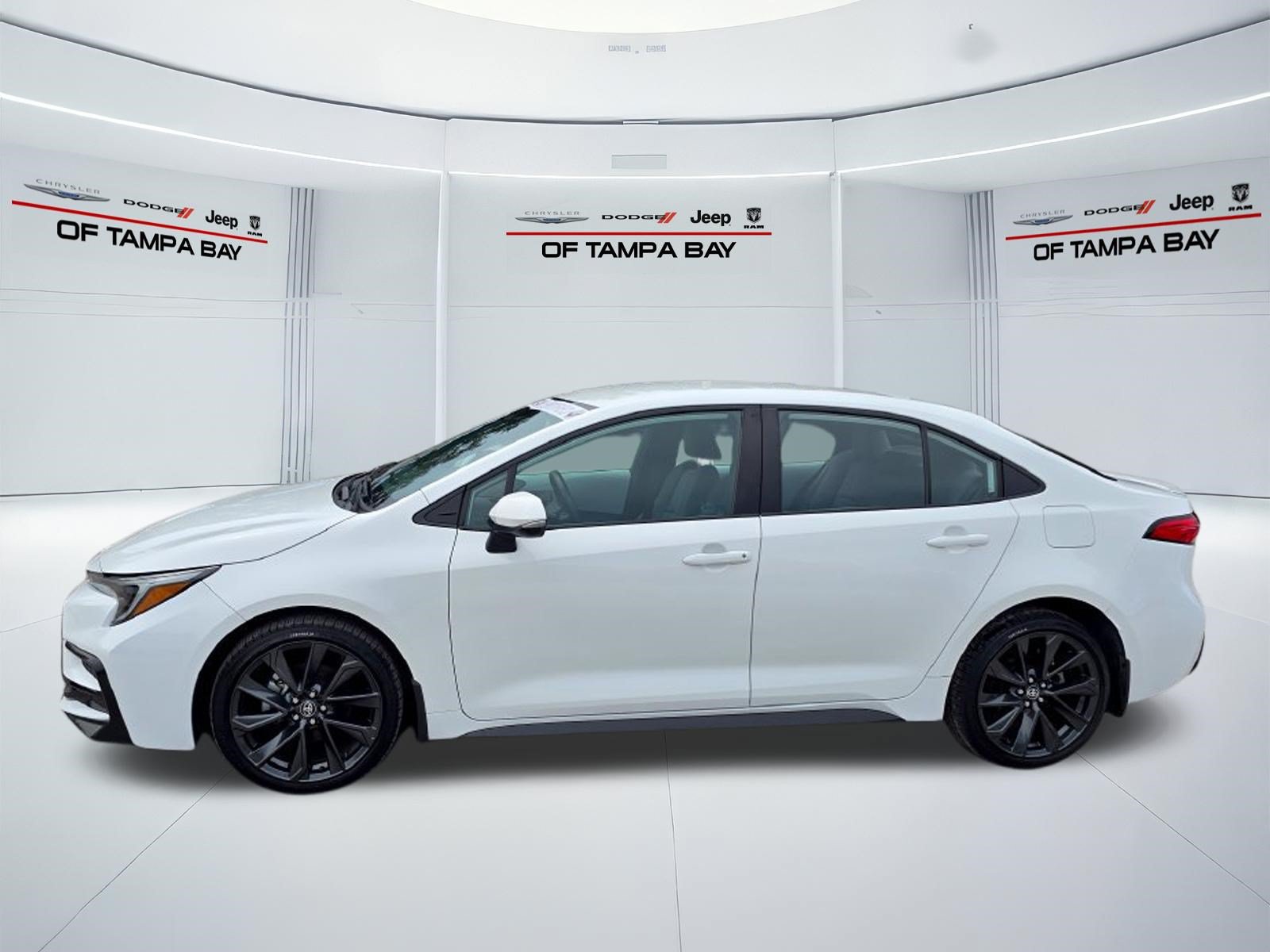 Used 2024 Toyota Corolla SE FWD image 3